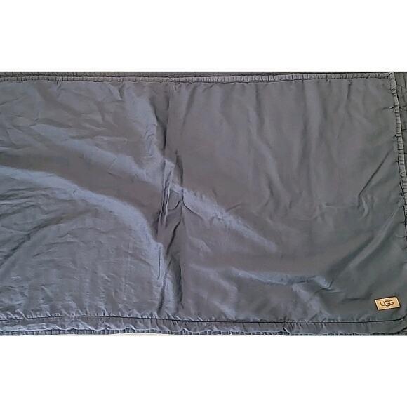 UGG Set of 2 King Pillow Shams Blue Gray Quilted Textured Gauze 35x20 EUC - Picture 5 of 10